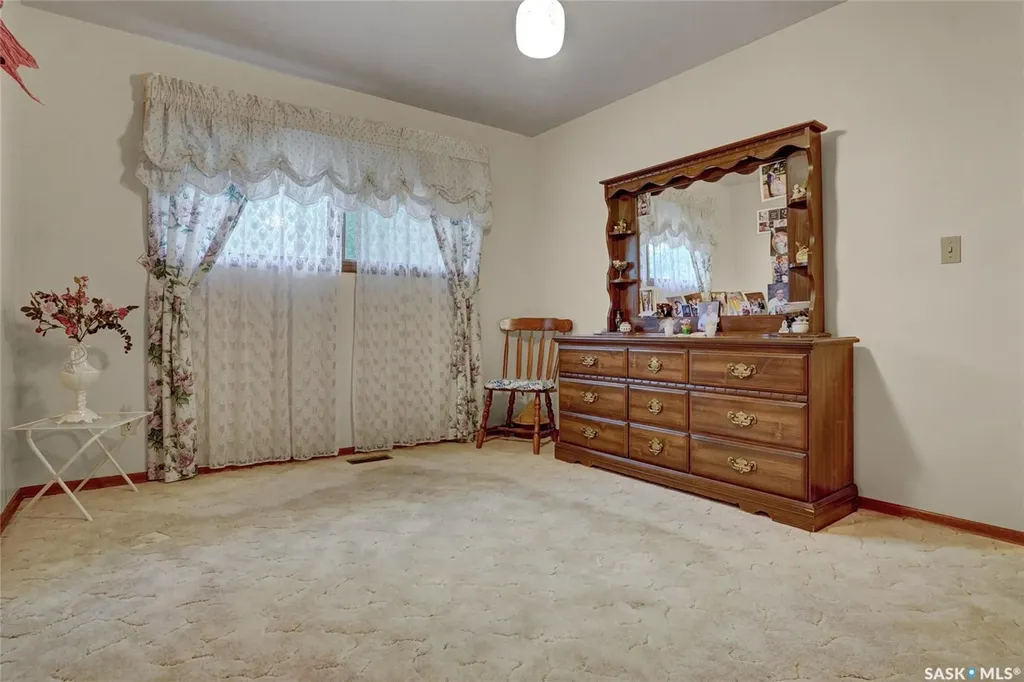 524 6th Avenue E Assiniboia SK S0H 0B0