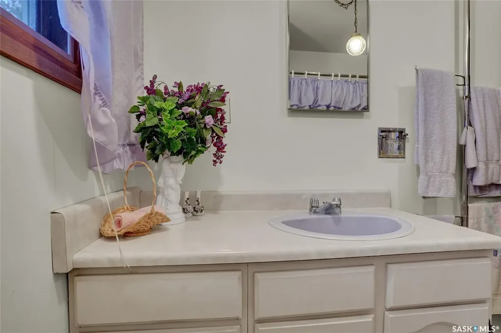 524 6th Avenue E Assiniboia SK S0H 0B0