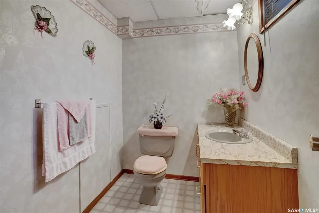 524 6th Avenue E Assiniboia SK S0H 0B0