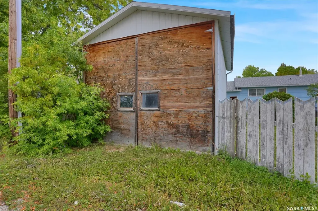 524 6th Avenue E Assiniboia SK S0H 0B0