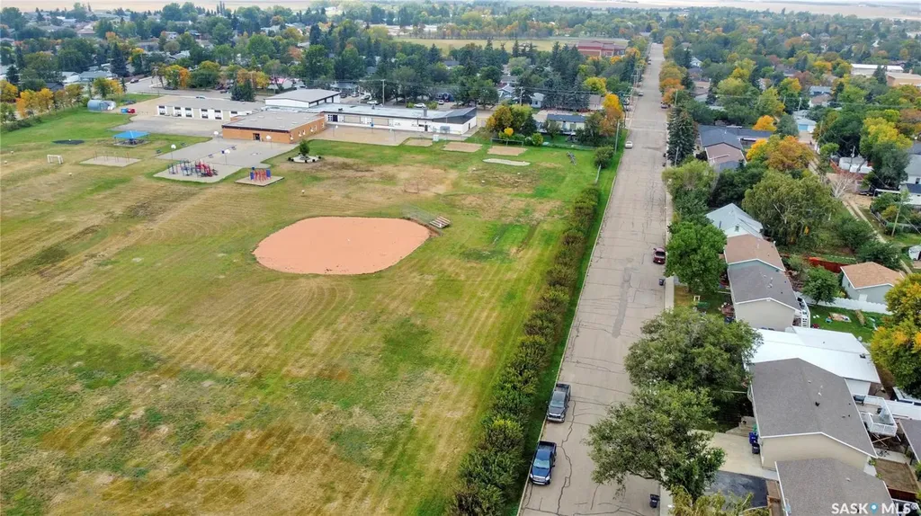 524 6th Avenue E Assiniboia SK S0H 0B0