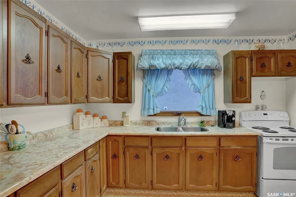 524 6th Avenue E Assiniboia SK S0H 0B0