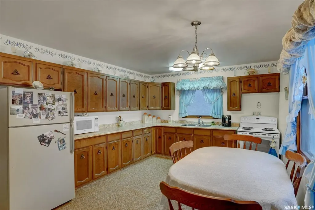 524 6th Avenue E Assiniboia SK S0H 0B0