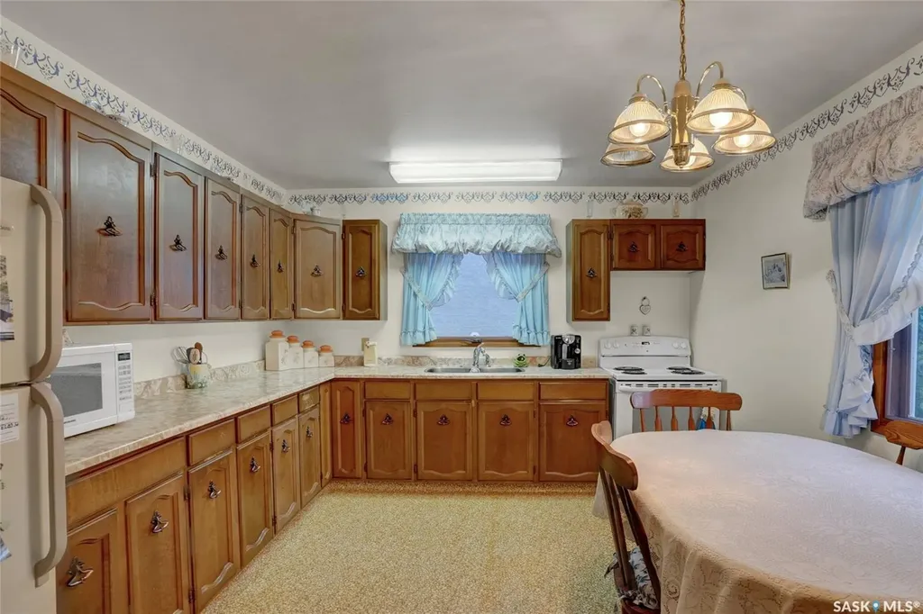 524 6th Avenue E Assiniboia SK S0H 0B0