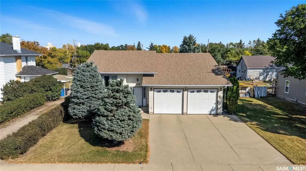 109 1st Avenue E Gravelbourg SK S0H 1X0