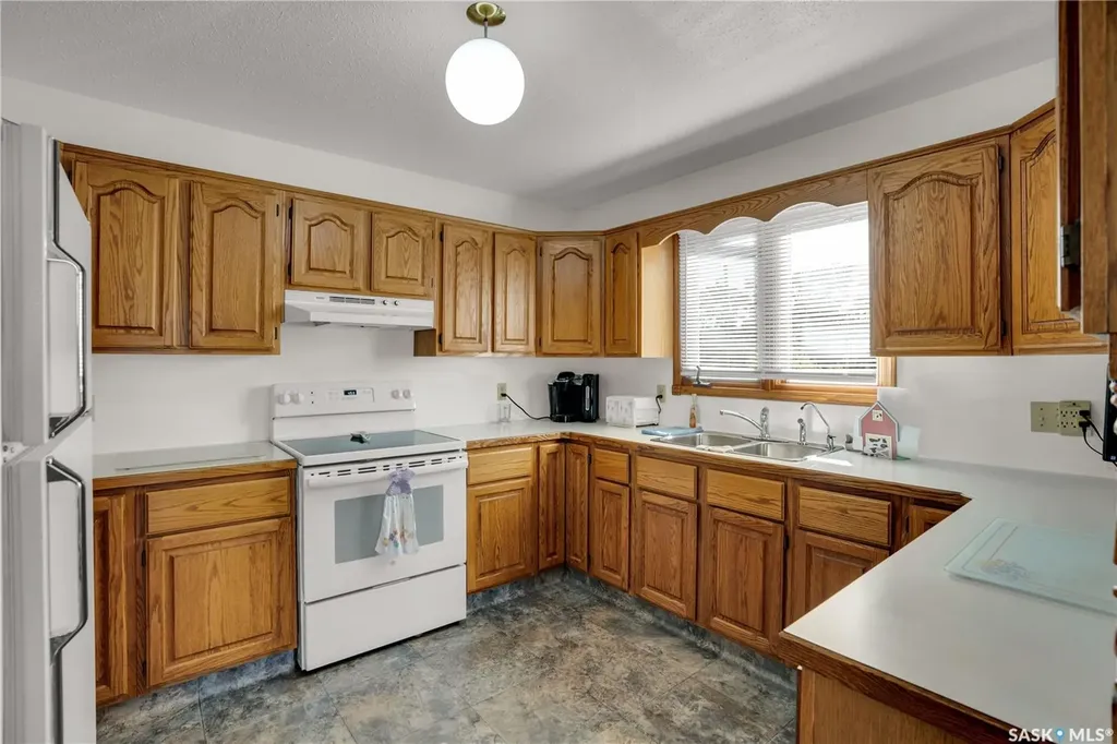 109 1st Avenue E Gravelbourg SK S0H 1X0