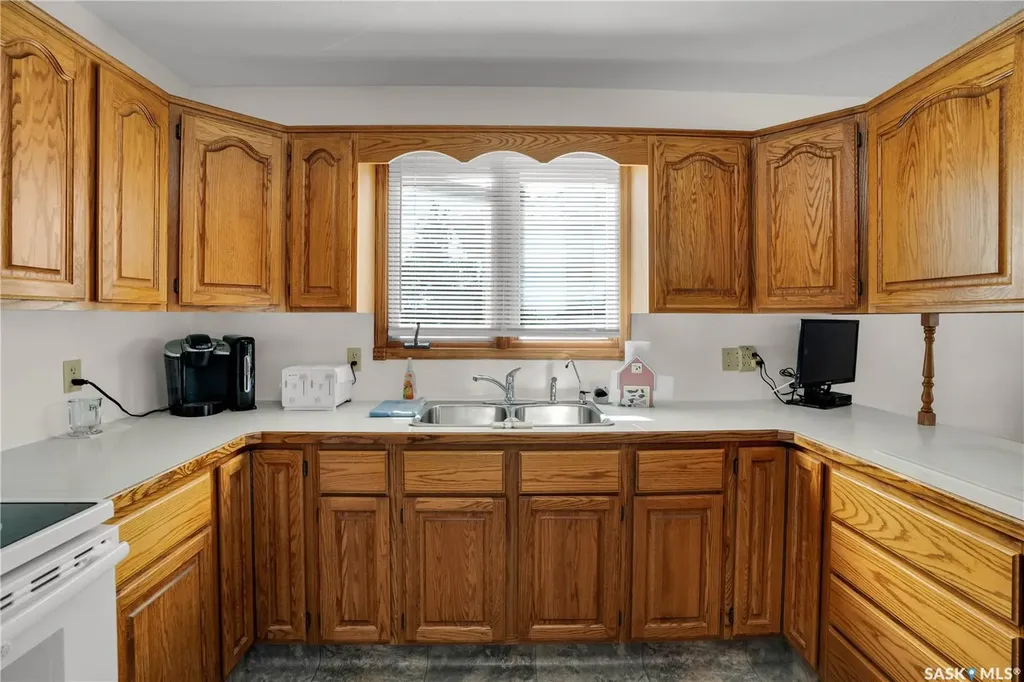 109 1st Avenue E Gravelbourg SK S0H 1X0