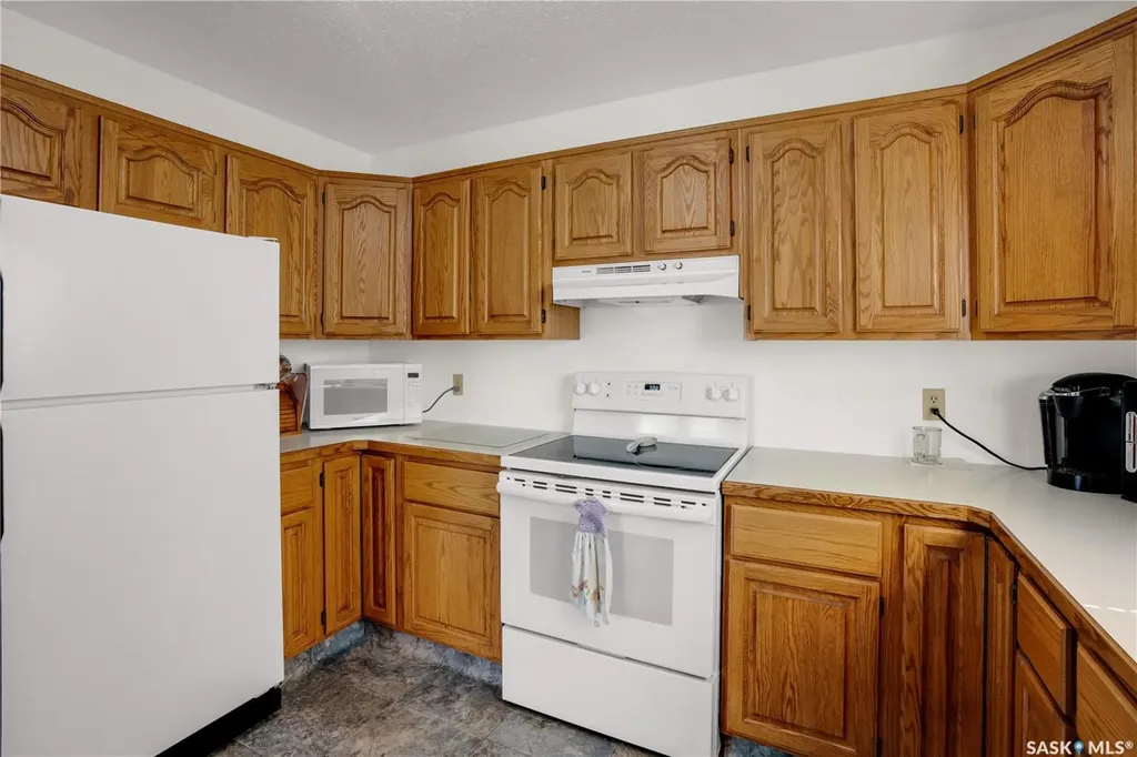 109 1st Avenue E Gravelbourg SK S0H 1X0