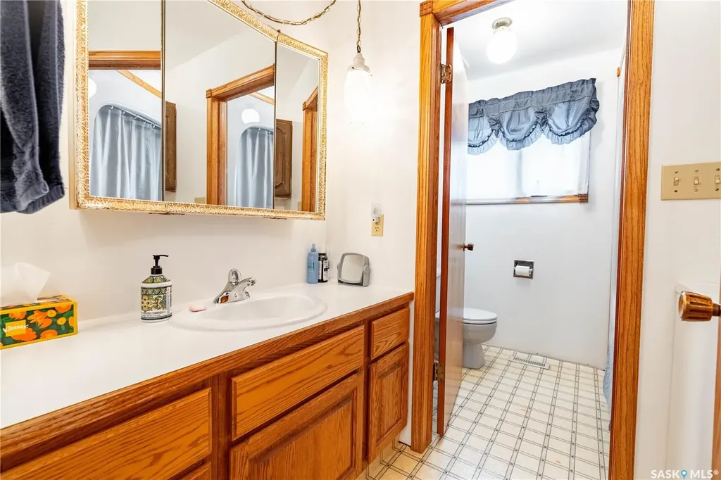 109 1st Avenue E Gravelbourg SK S0H 1X0