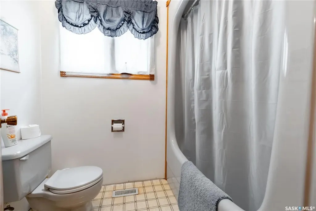 109 1st Avenue E Gravelbourg SK S0H 1X0