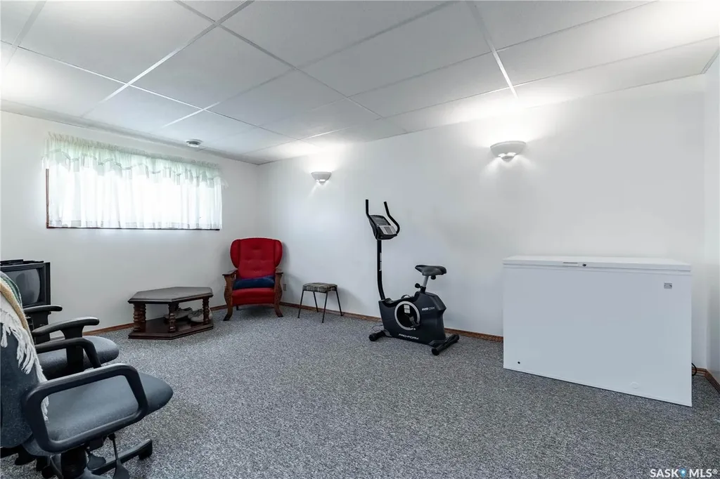 109 1st Avenue E Gravelbourg SK S0H 1X0