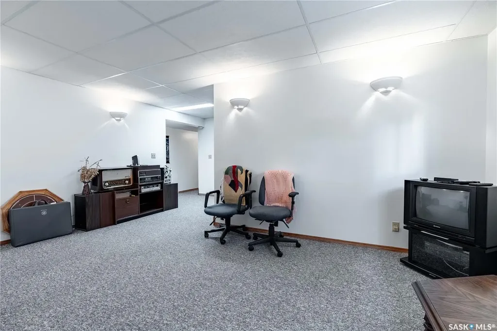 109 1st Avenue E Gravelbourg SK S0H 1X0