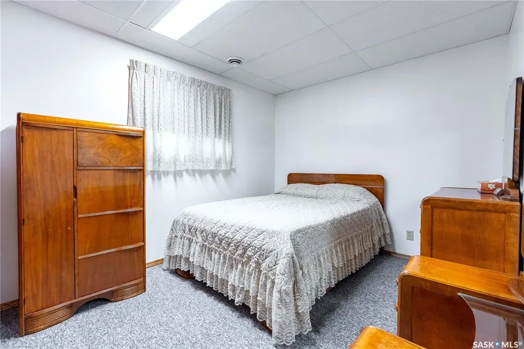 109 1st Avenue E Gravelbourg SK S0H 1X0