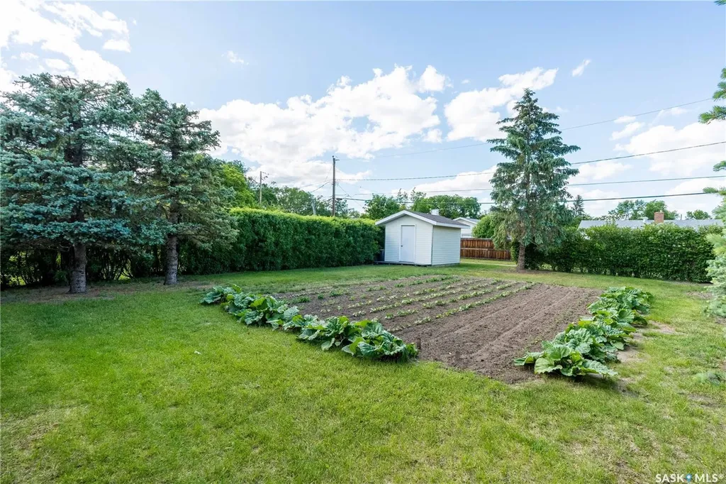 109 1st Avenue E Gravelbourg SK S0H 1X0