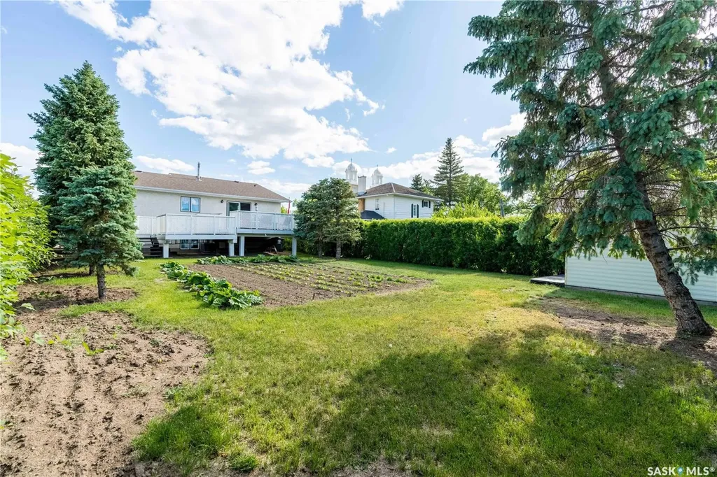 109 1st Avenue E Gravelbourg SK S0H 1X0