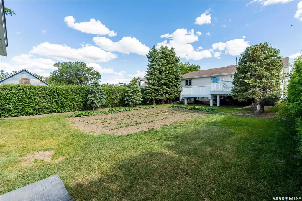 109 1st Avenue E Gravelbourg SK S0H 1X0