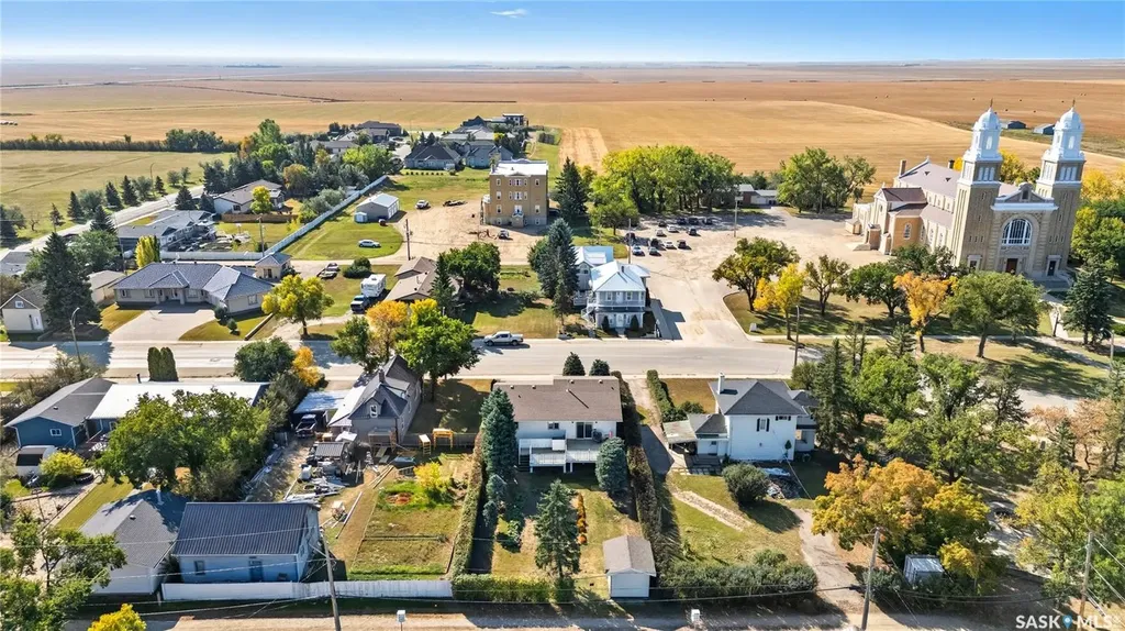 109 1st Avenue E Gravelbourg SK S0H 1X0