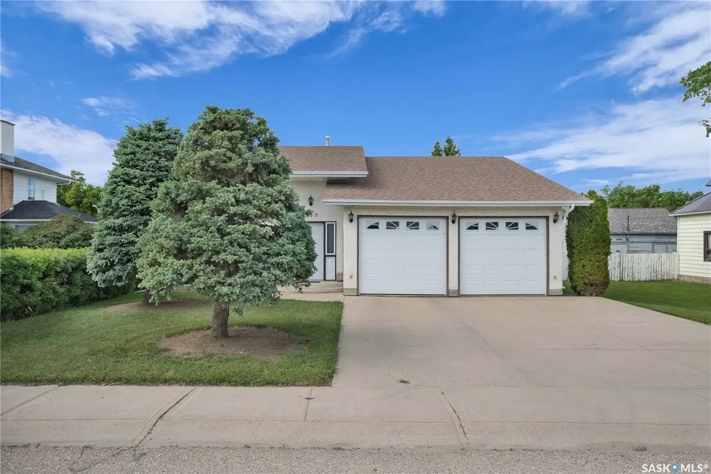 109 1st Avenue E Gravelbourg SK S0H 1X0