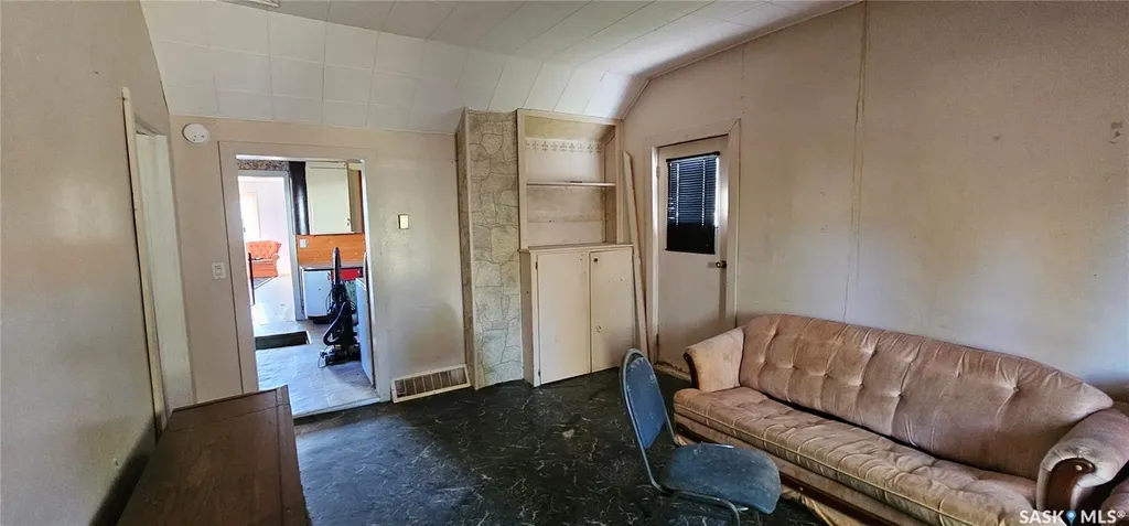 121 4th Avenue E Kelvington SK S0E 1W0