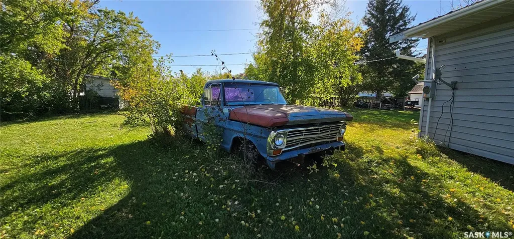 121 4th Avenue E Kelvington SK S0E 1W0