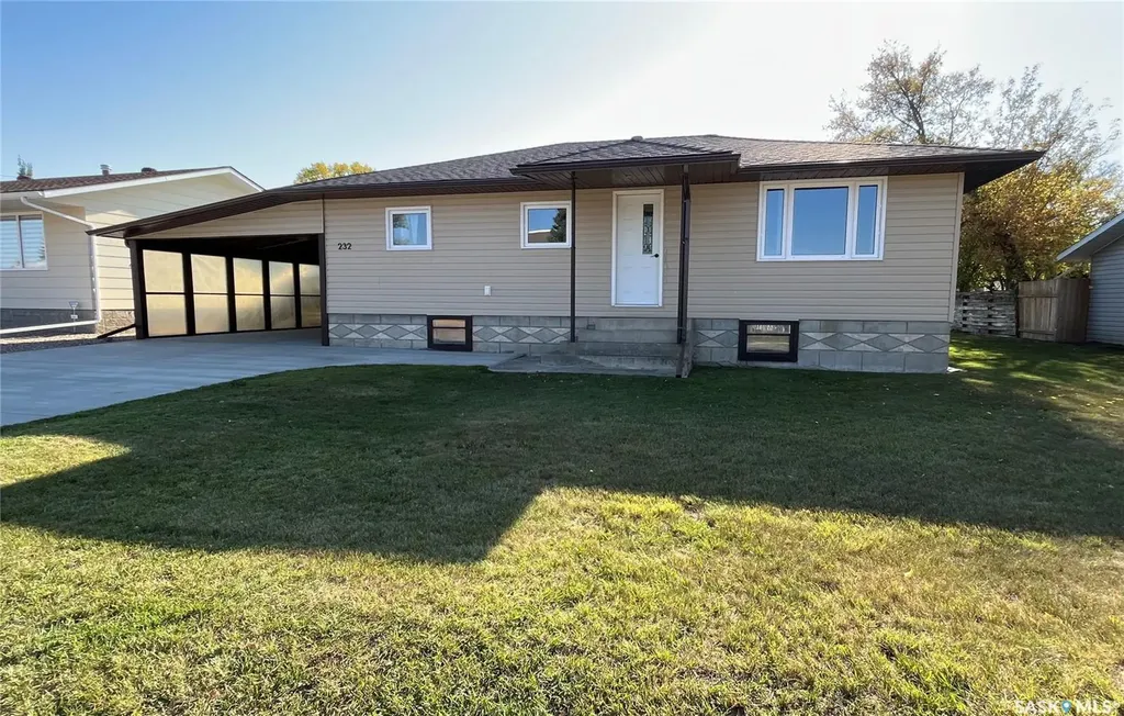 232 5th Avenue W Unity SK S0K 4L0