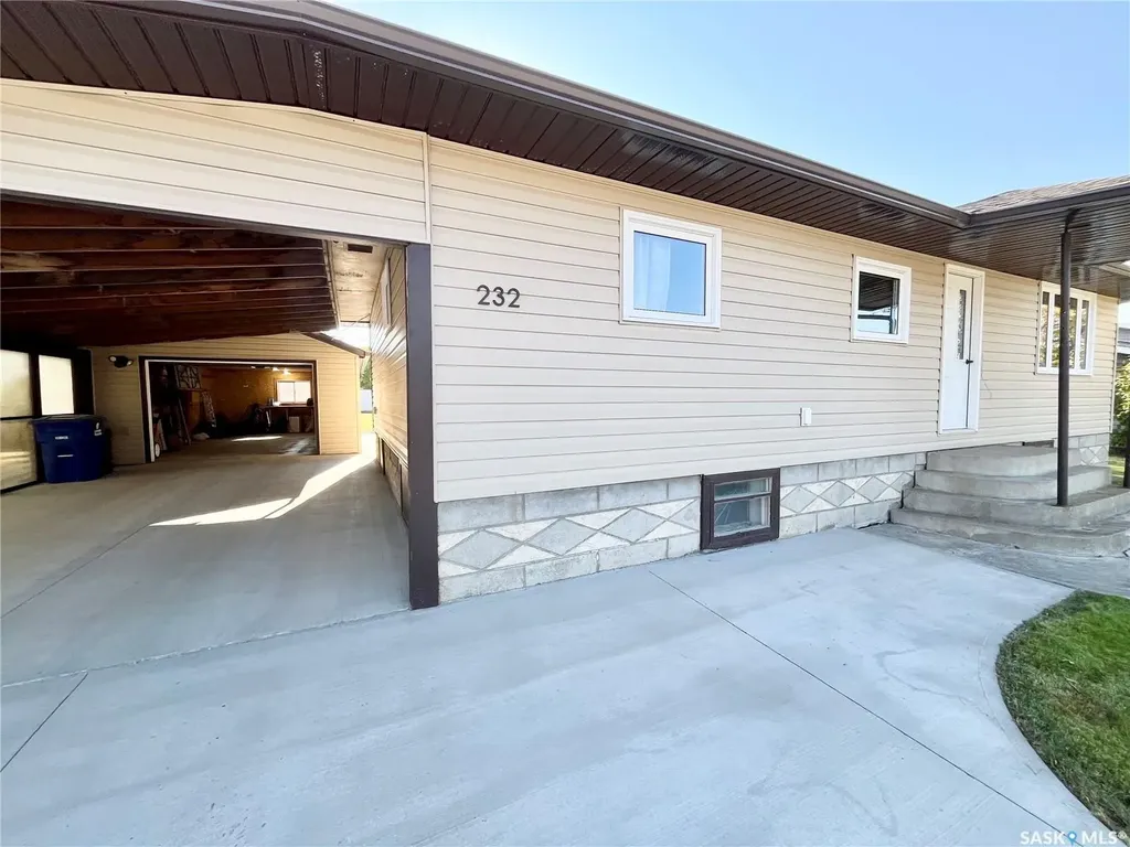 232 5th Avenue W Unity SK S0K 4L0