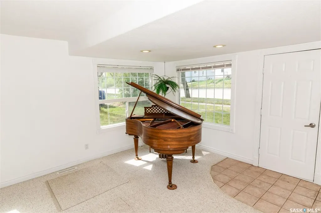 632 Saskatchewan Avenue Kerrobert SK S0L 1R0