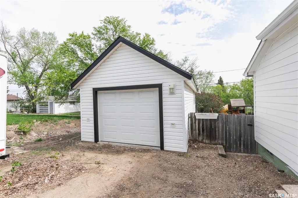 632 Saskatchewan Avenue Kerrobert SK S0L 1R0