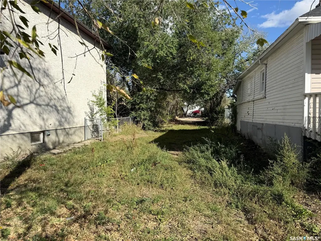 1069 Retallack Street Regina SK S4T 2H4