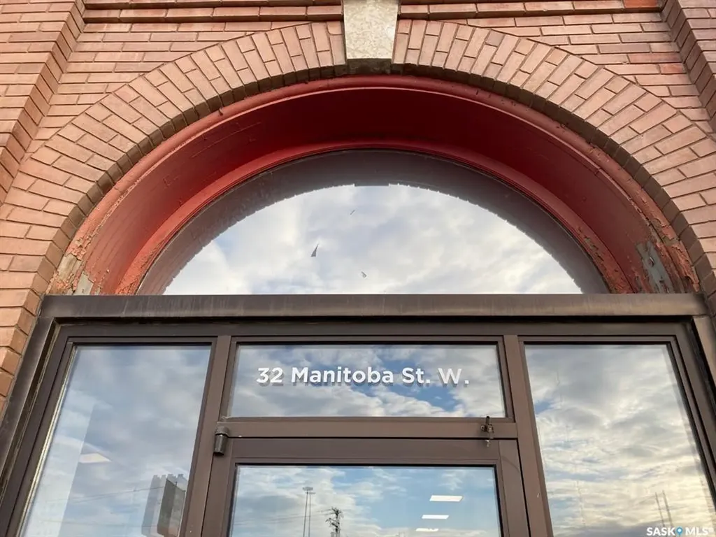 32 Manitoba Street W Moose Jaw SK S6H 1P7