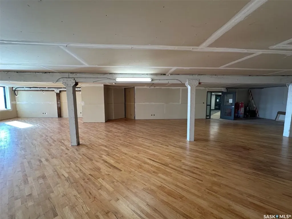 32 Manitoba Street W Moose Jaw SK S6H 1P7
