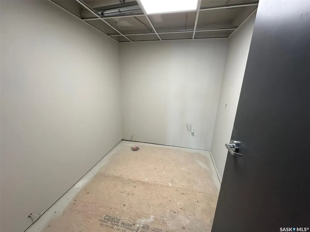 32 Manitoba Street W Moose Jaw SK S6H 1P7