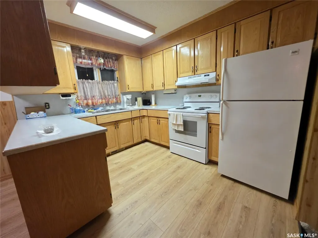 304 3rd Street N Cabri SK S0N 0J0