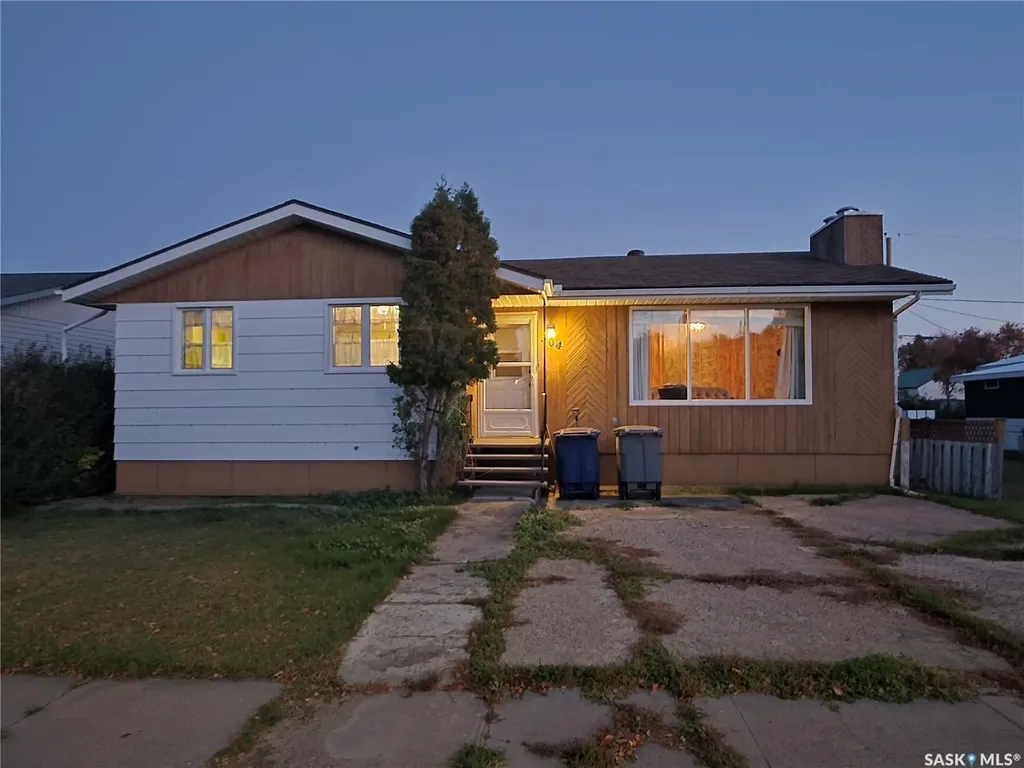 304 3rd Street N Cabri SK S0N 0J0