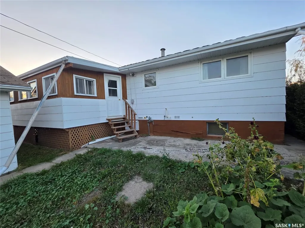 304 3rd Street N Cabri SK S0N 0J0