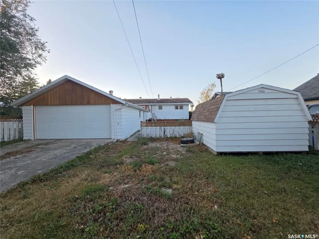 304 3rd Street N Cabri SK S0N 0J0