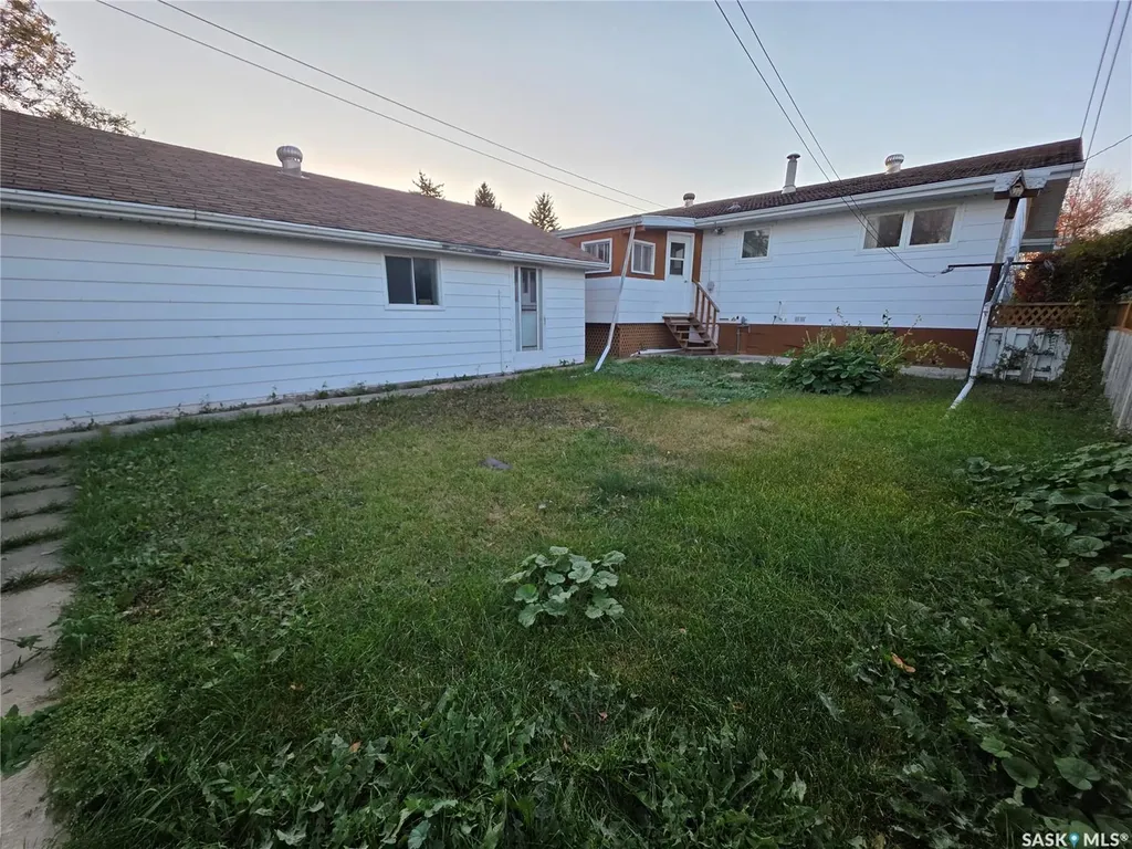 304 3rd Street N Cabri SK S0N 0J0