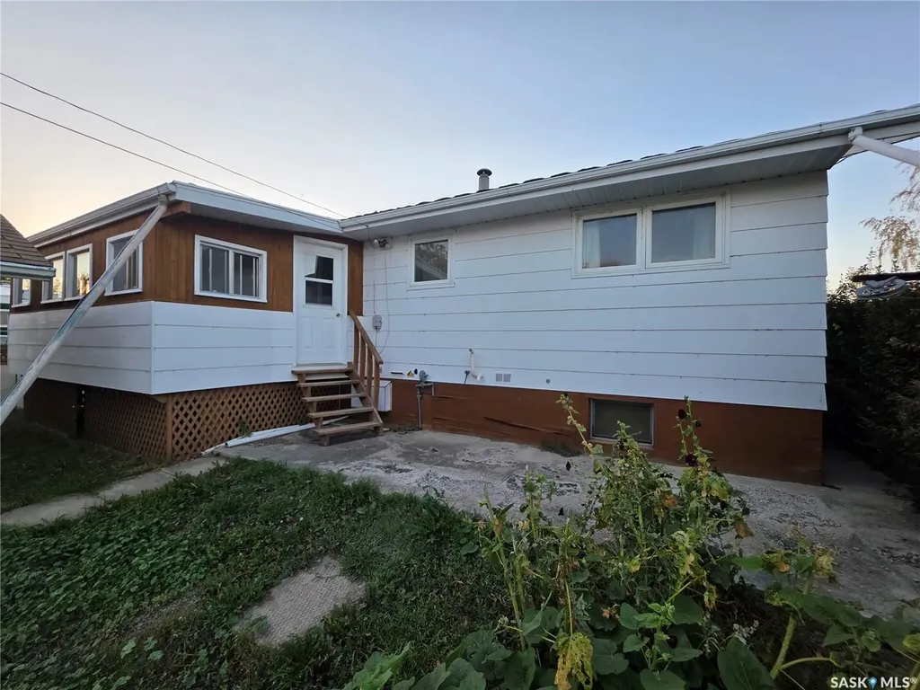 304 3rd Street N Cabri SK S0N 0J0