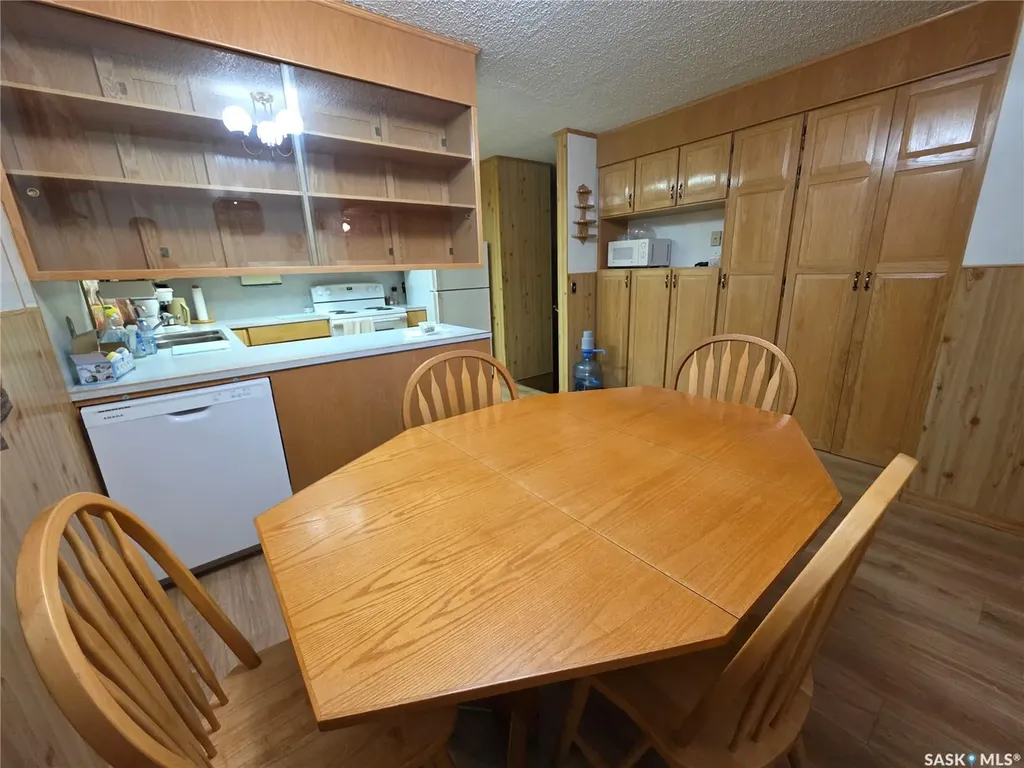 304 3rd Street N Cabri SK S0N 0J0