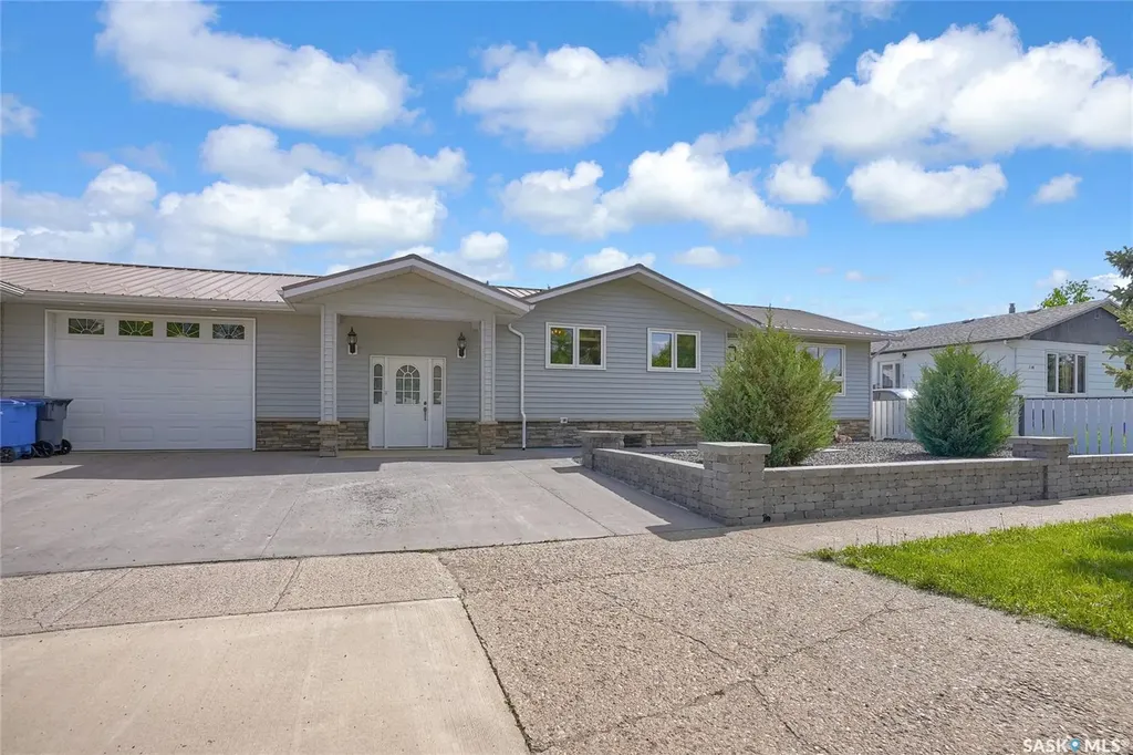 110 3rd Avenue W Gravelbourg SK S0H 1X0
