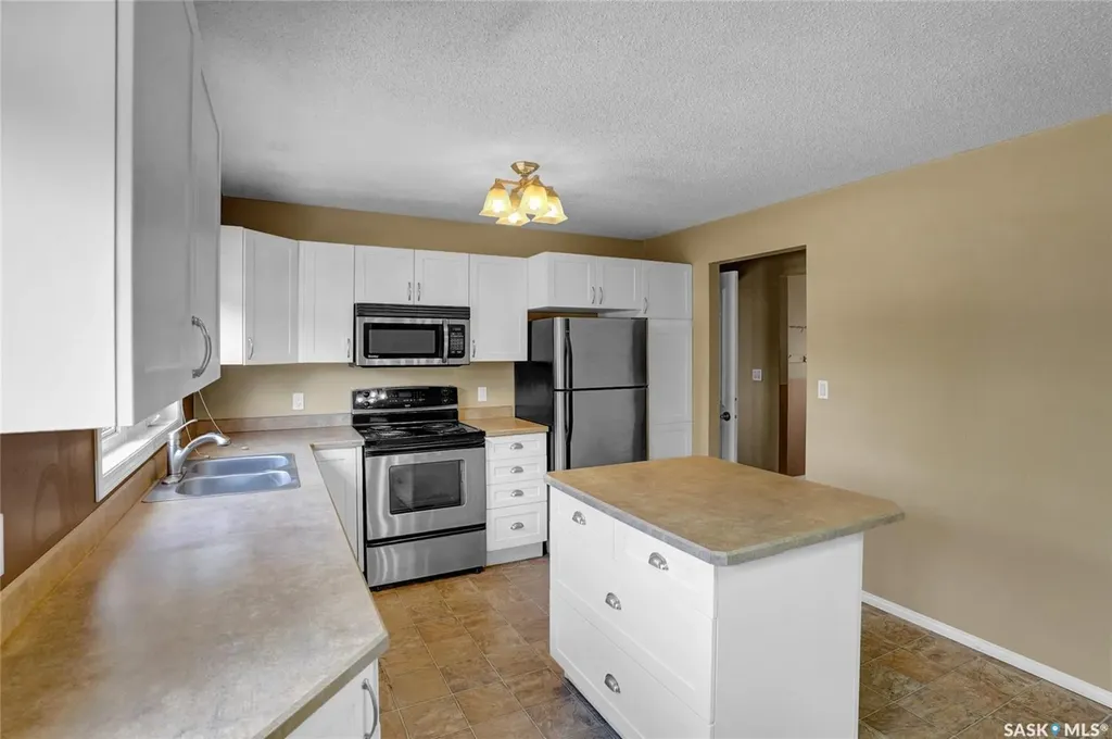 110 3rd Avenue W Gravelbourg SK S0H 1X0