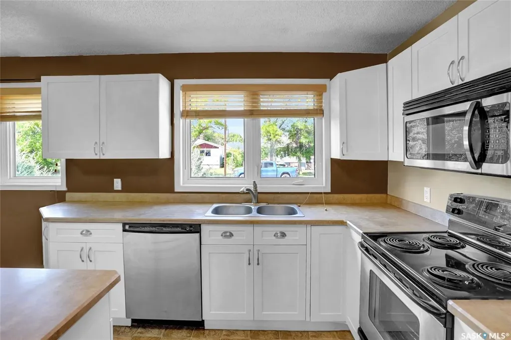 110 3rd Avenue W Gravelbourg SK S0H 1X0