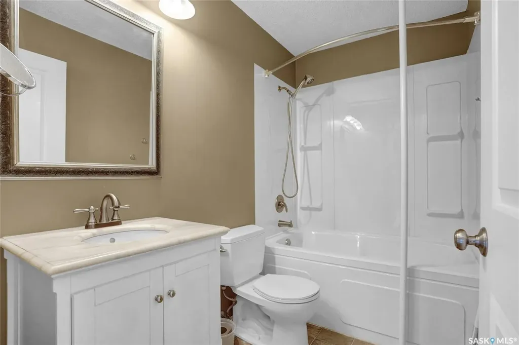 110 3rd Avenue W Gravelbourg SK S0H 1X0