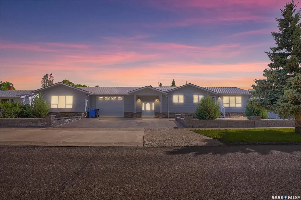 110 3rd Avenue W Gravelbourg SK S0H 1X0