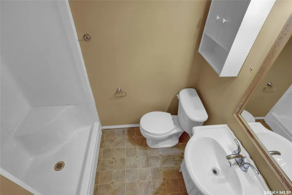 110 3rd Avenue W Gravelbourg SK S0H 1X0