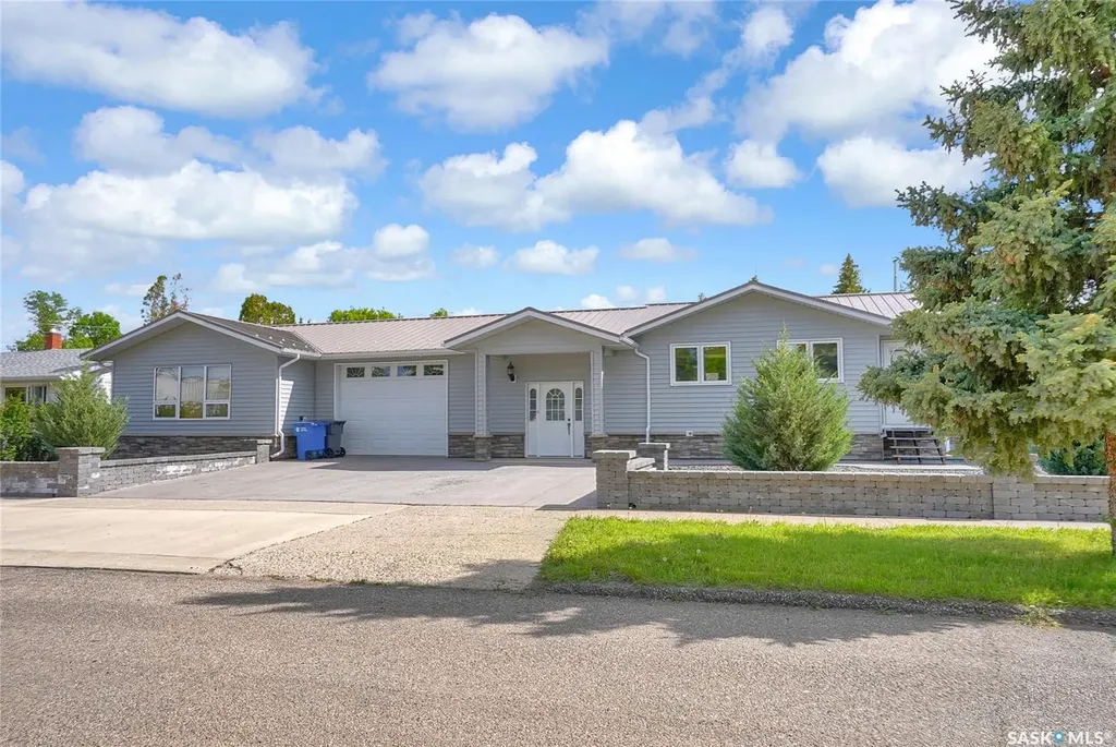 110 3rd Avenue W Gravelbourg SK S0H 1X0