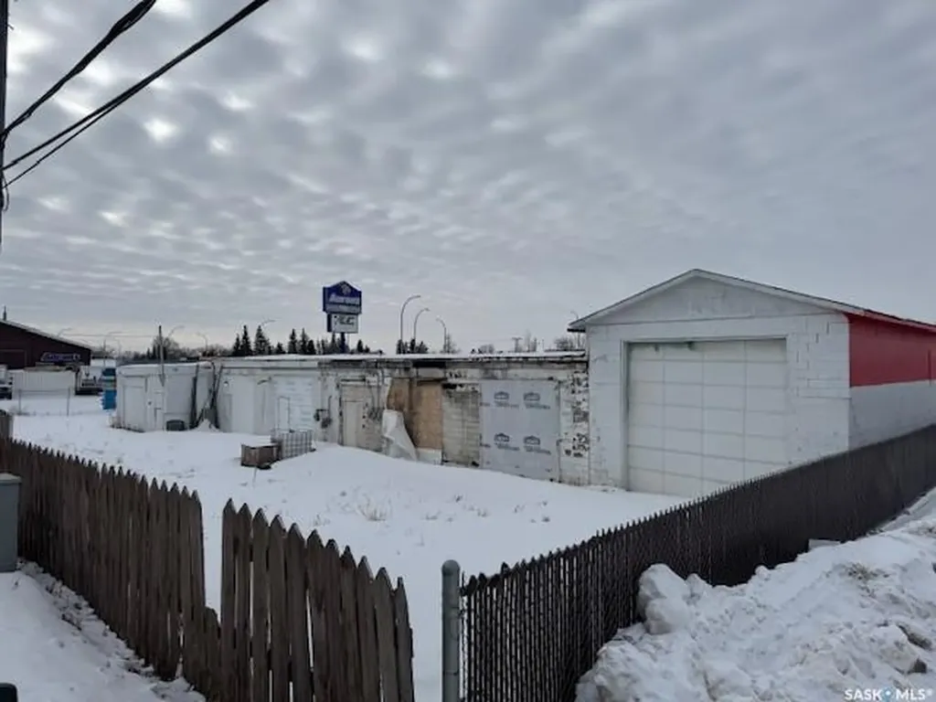 2112 100th Street North Battleford SK S9A 3X5