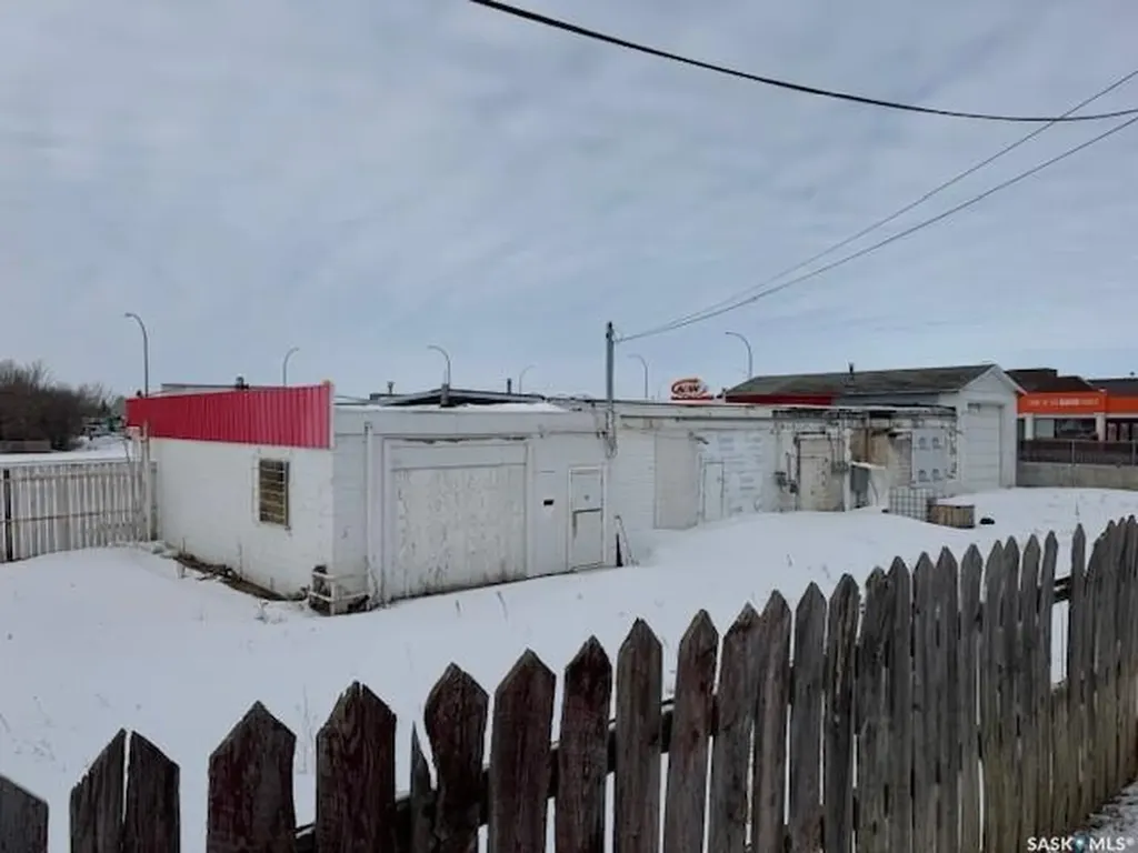 2112 100th Street North Battleford SK S9A 3X5