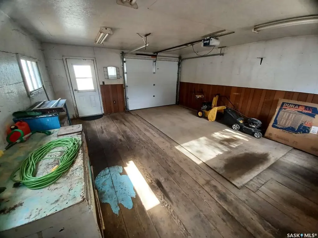 113 5th Avenue Gravelbourg SK S0H 1X0