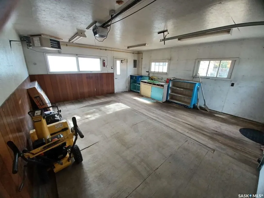 113 5th Avenue Gravelbourg SK S0H 1X0